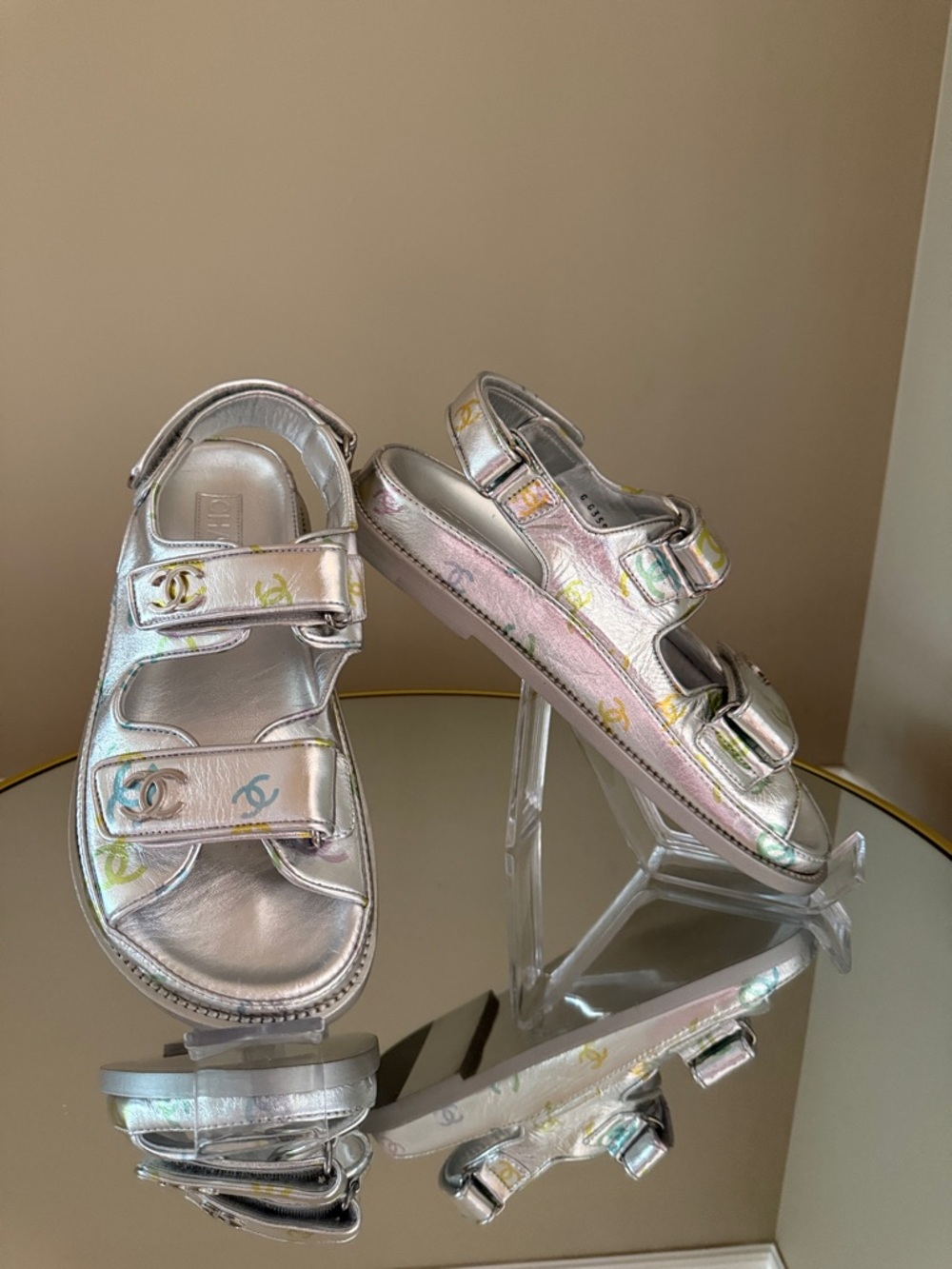 CHANEL DAD Sandals Silver laminated leather printed logo size 38 - Picture 14 of 17